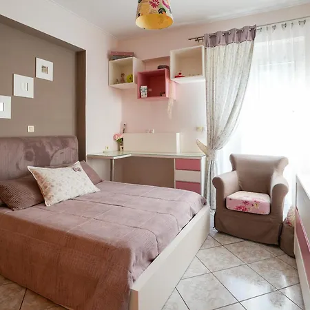 Elli's Daire Antimachia